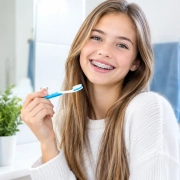 Mundhygiene mit fester Zahnspange: 8 Tipps
